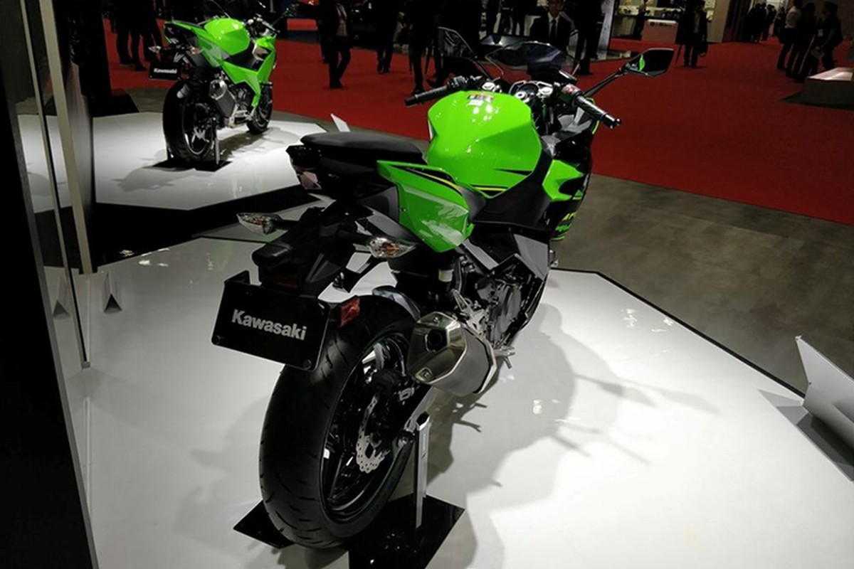 Kawasaki Ninja 400 &quot;chot gia&quot; 135 trieu sap ve Viet Nam-Hinh-2